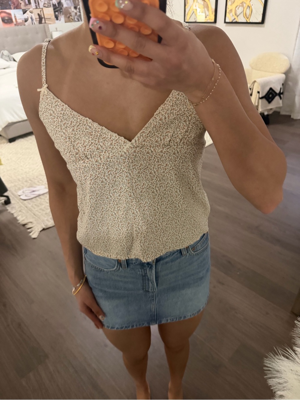 Brandy Melville Cream Floral V-Neck Spaghetti Strap Cami - Picture 1 of 3